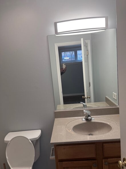 Building Photo - 7256 N Rogers Ave