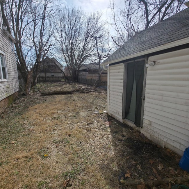 Building Photo - Multi Family Home 3 Bedroom and 1 Bath For Rent