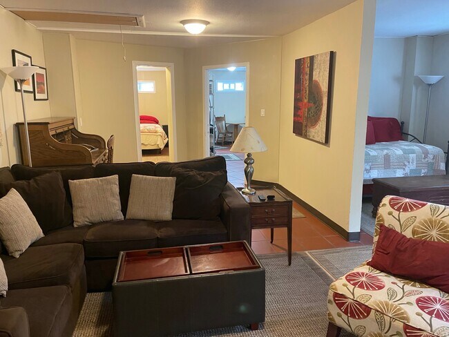 Building Photo - 158 S Hartson St