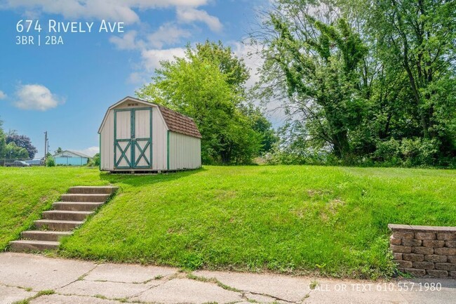 Building Photo - 674 Rively Ave