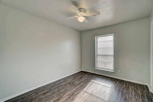 Building Photo - 3 bed 1 bath in Moore!