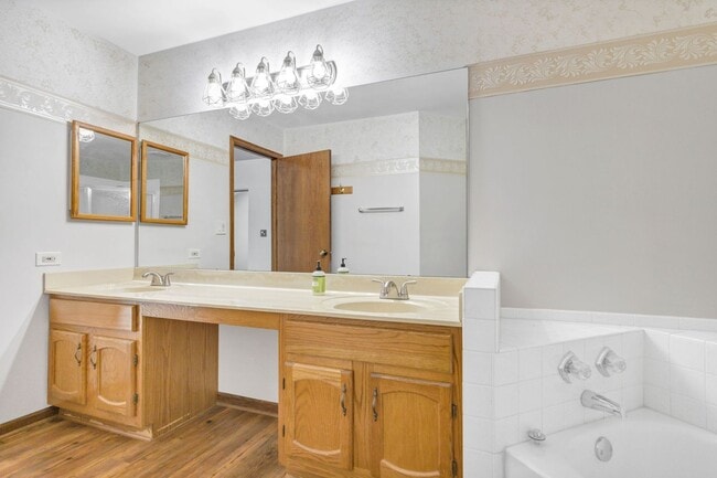 Building Photo - 2116 Glasgow Ct