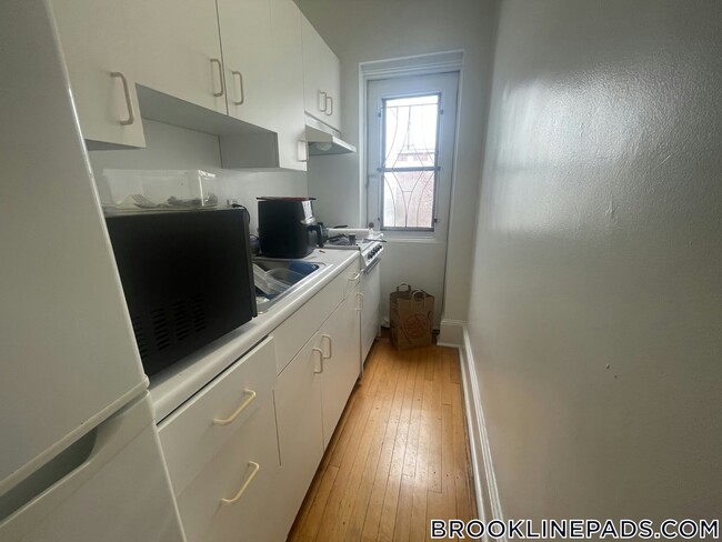Building Photo - 1539 Beacon St