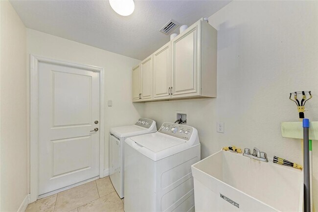 Building Photo - 3560 Eldron Ave