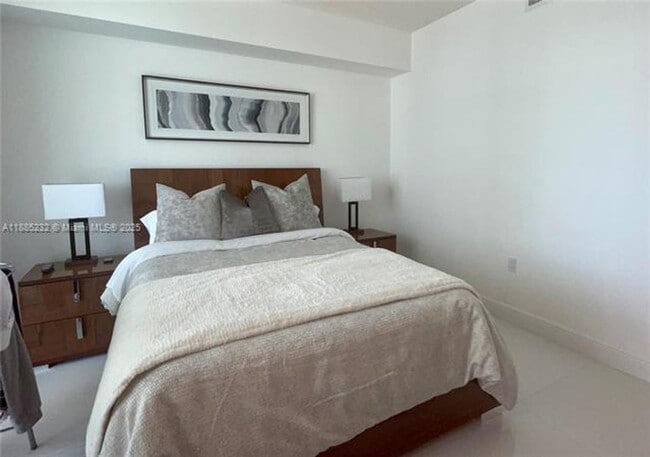 Building Photo - 300 Sunny Isles Blvd