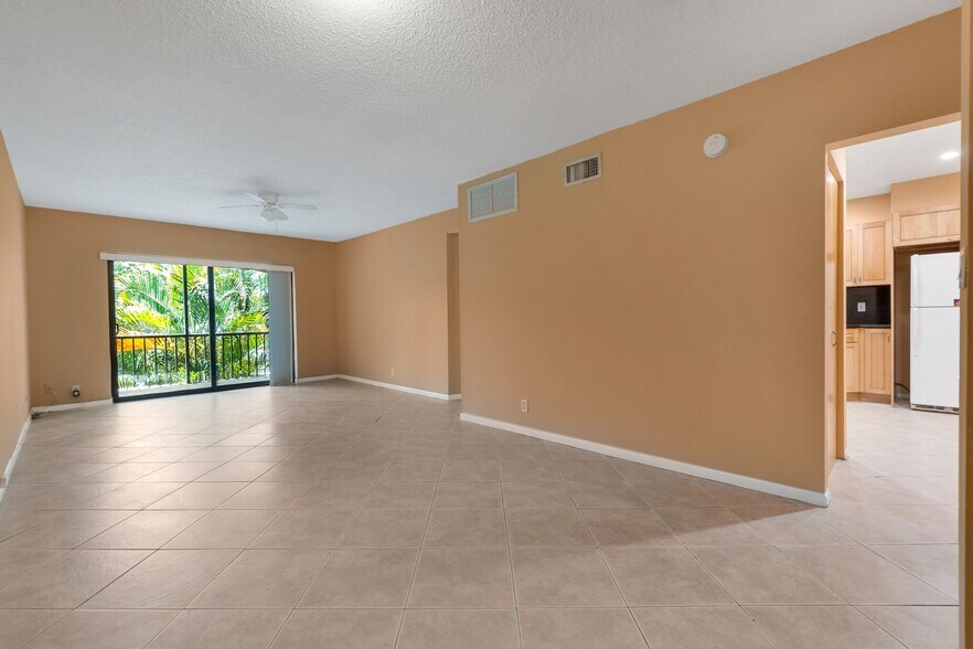 Building Photo - 3111 Oakland Shores Dr