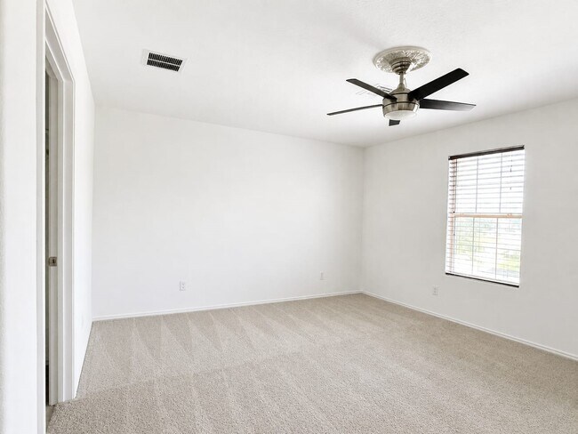 Building Photo - 1011 Backland Ct