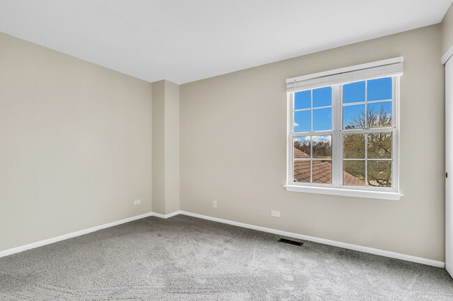 Building Photo - 1625 Woodcrest Cir