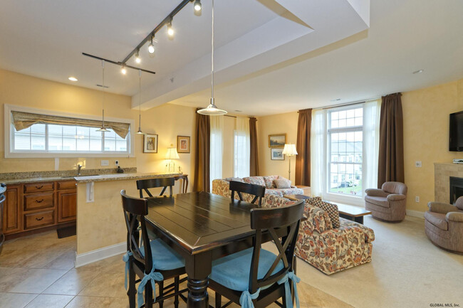 Building Photo - 108 Valley Pointe Dr