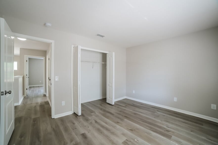 Building Photo - 9613 Laurel Ledge Dr