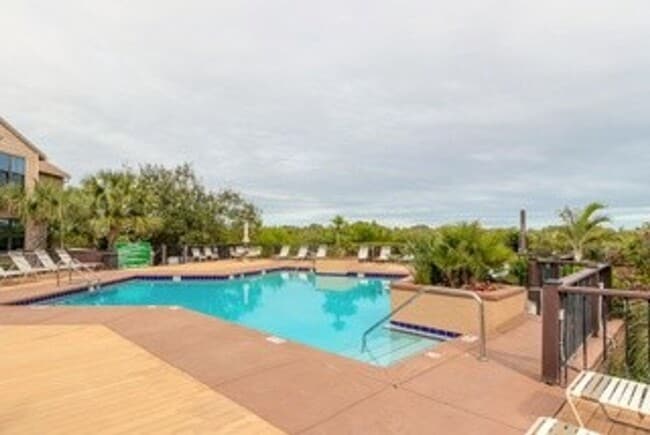 Building Photo - Gorgeous condo in the beautiful Preserves ...