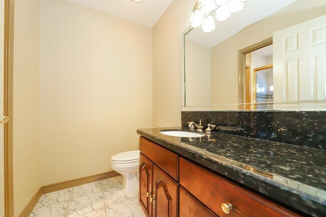 Building Photo - 503 W Avon Ct