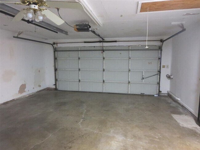 Building Photo - 1006 Walnut Bend Ln