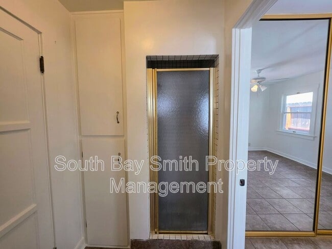 Building Photo - 57 7th Ct
