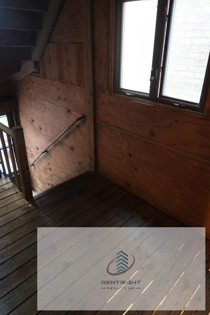 Building Photo - 5039 N Springfield Ave