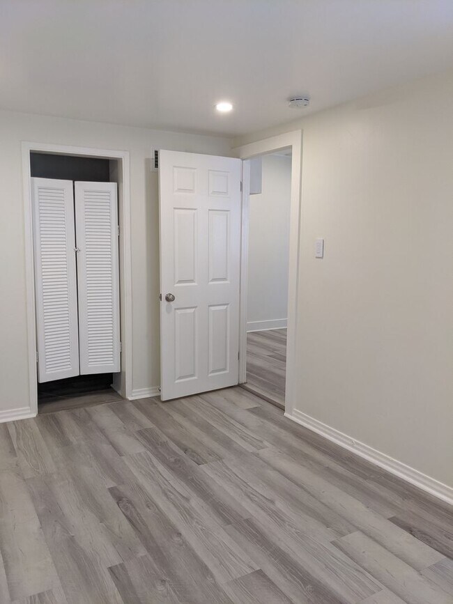 Building Photo - 4041 Van Buren Pl