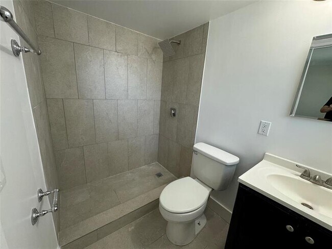 Building Photo - 5162 NE 6th Ave