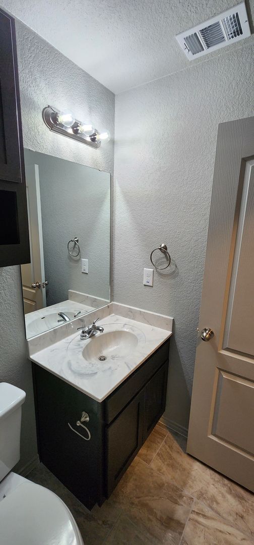 Building Photo - 3 Bedroom 2 Bath Duplex in Copperas Cove V...