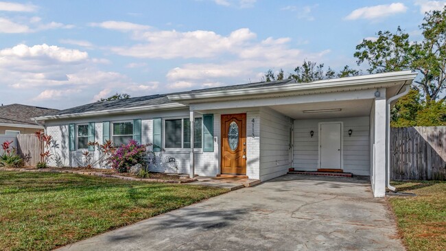 Building Photo - 3BR/2BA South Tampa home with carport and ...