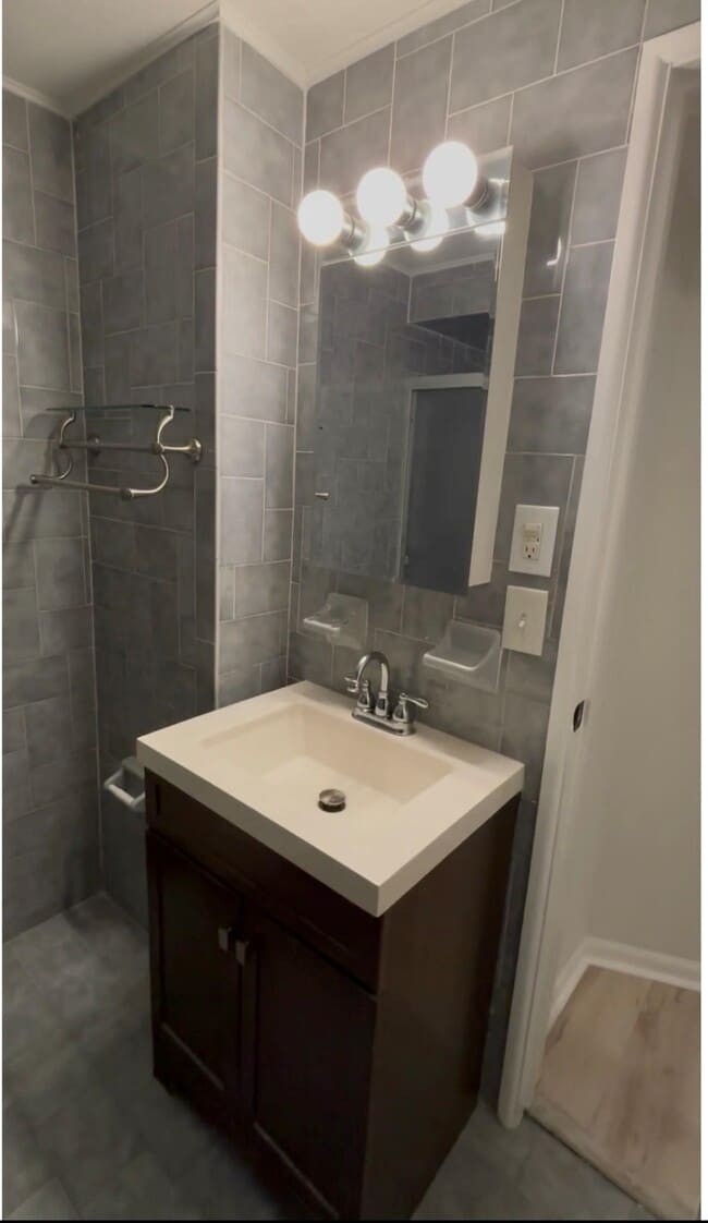 Building Photo - 414 42nd St