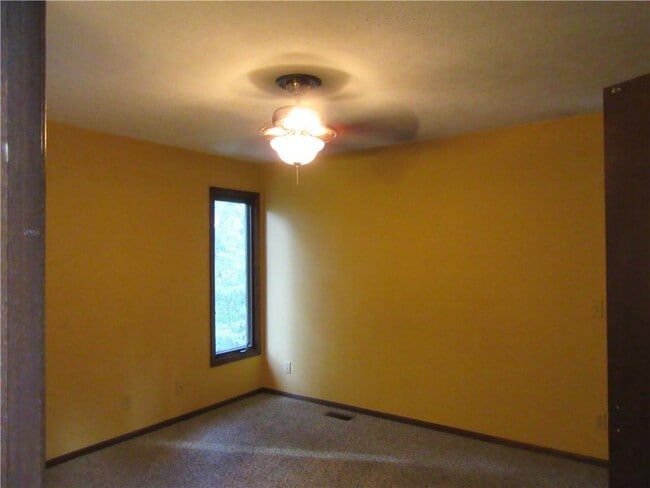 Building Photo - 2907 Summit Dr