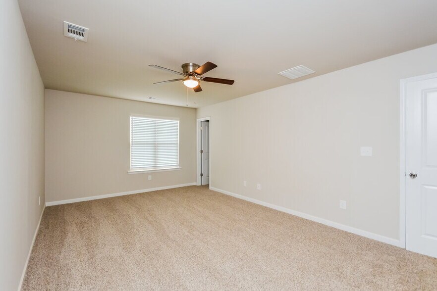 Building Photo - 400 McGiboney Ln