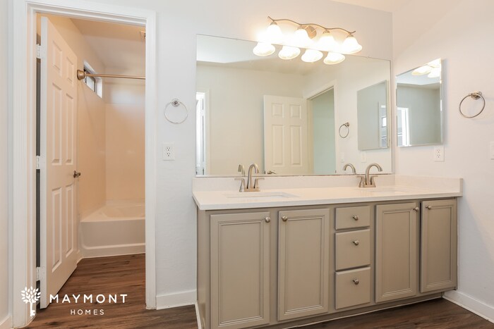 Building Photo - 1711 E Megan Dr