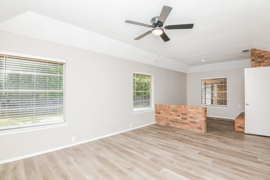 Building Photo - 1307 Brookfield Ln