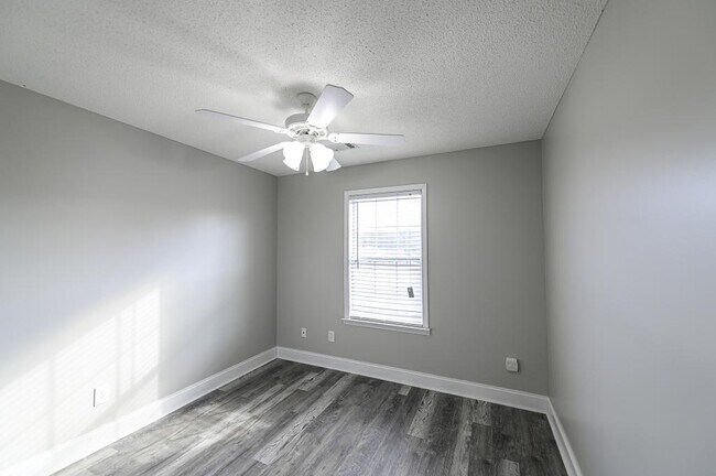 Building Photo - 307 Nile Ln