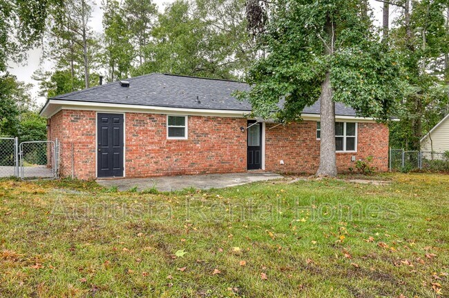 Building Photo - 208 Foxdale Dr