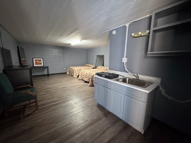 Building Photo - 711 Pasadena Fwy