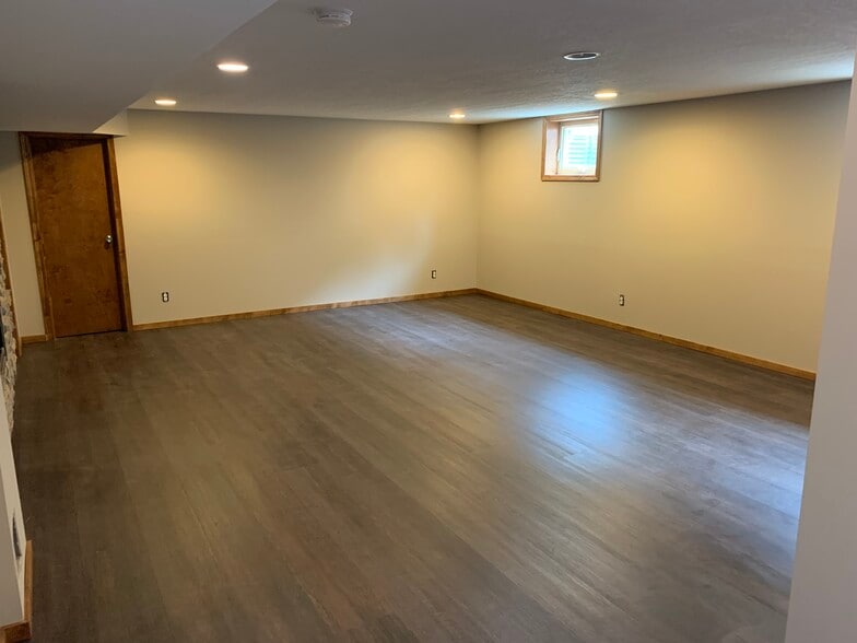 Huge Basement family room 20' x 16' - 6122 Penn Ave S