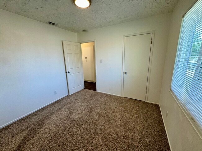 Building Photo - Charming 3-Bedroom Home in North Highlands...