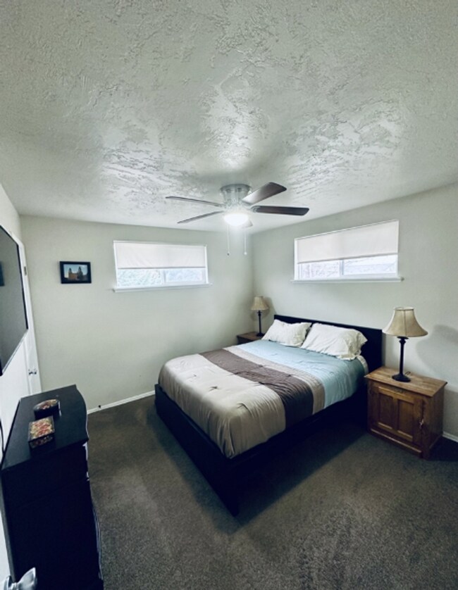 Building Photo - Charming Pet-Friendly Rental Available Now!