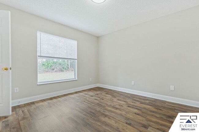 Building Photo - LIKE NEW 3/2/2 IN THE HEART OF PALM COAST