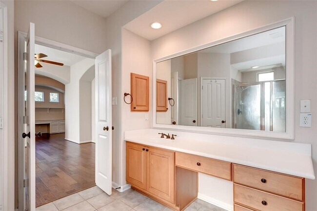 Building Photo - 34 N Longsford Cir
