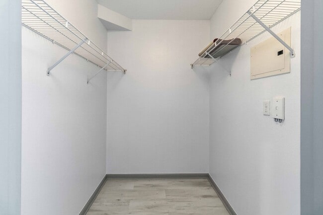 Building Photo - Beautiful Newly Renovated 2/2 Condo at The Waverly on Lake Eola in Downtown Orlando