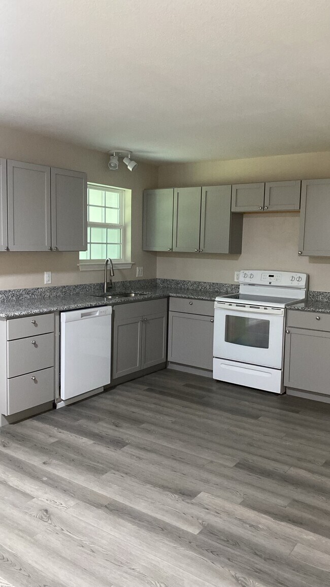 Building Photo - 122 Hampton Dr