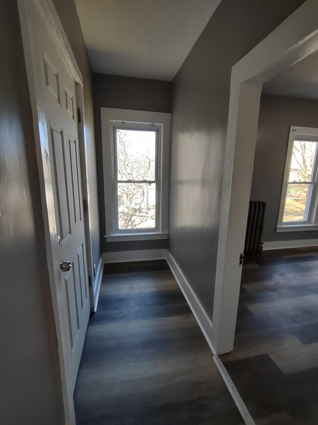 Building Photo - 48 Laurel St