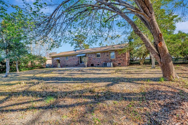 Building Photo - Single story, brick, ranch-style home clos...