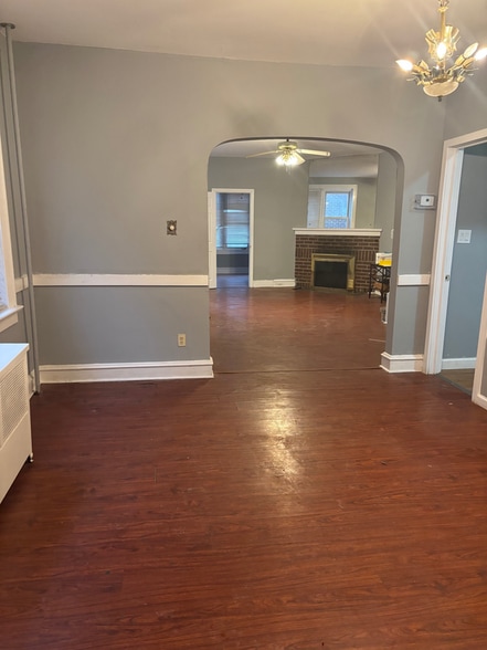 Building Photo - 649 W State St