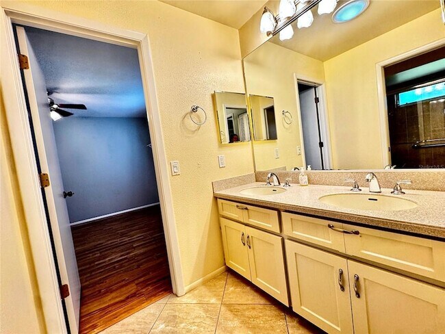 Building Photo - 3601 Garden Lakes Clenet