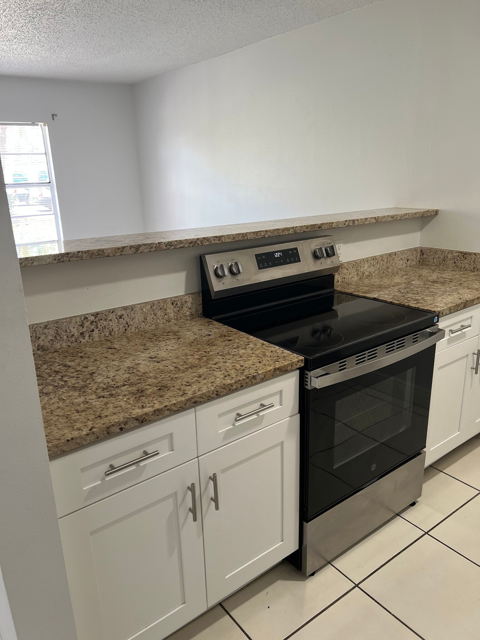 Building Photo - 9217 Tudor Dr