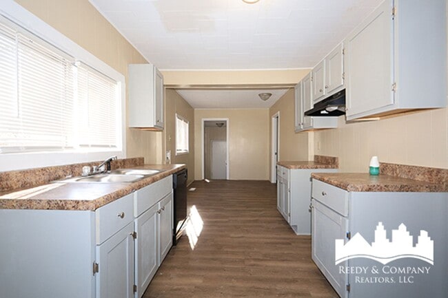 Building Photo - 3733 Miami Ave