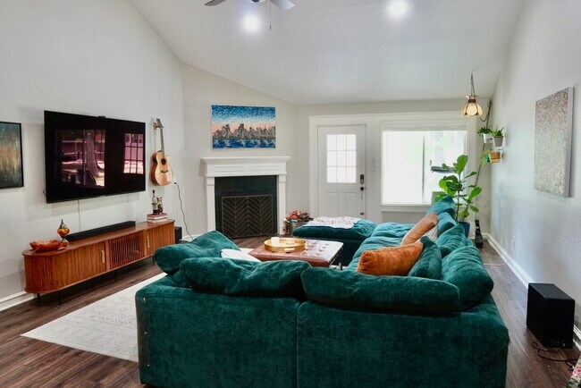 Building Photo - 7415 Revelwood Dr