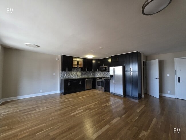 Building Photo - 310 Greenwich St