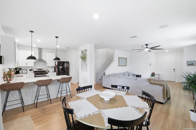 Building Photo - 14454 Calaveras Cv