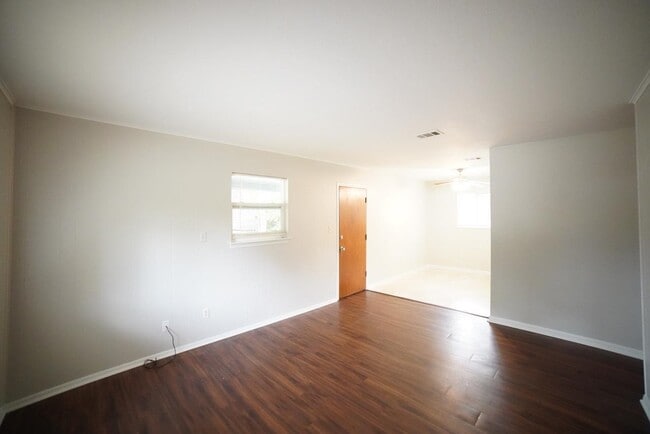 Building Photo - 1329 Blossom Cir