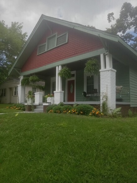 Building Photo - 2137 E 2nd St