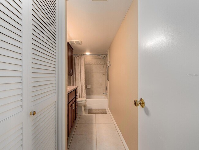 Building Photo - 690 Island Way